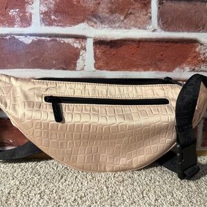 LeSportsac - Beige/Rose Crocodile Pattern Fanny pack